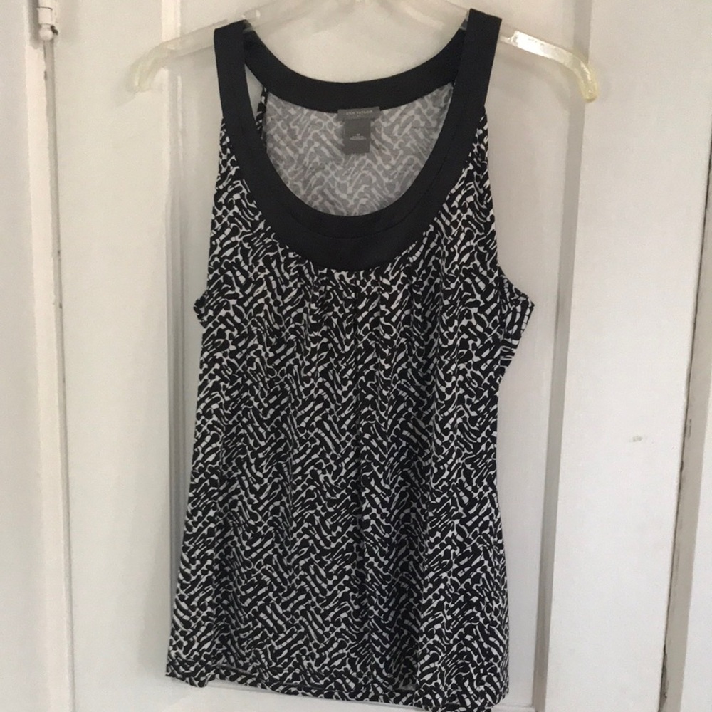 Ann Taylor Black & White Patterned Tank Top - Ladies size M. Like new.